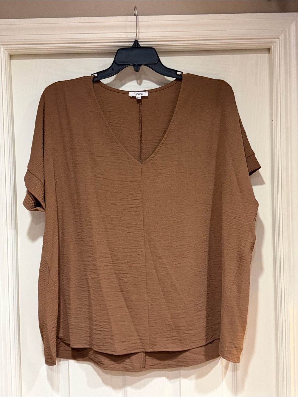 Spin Textured V-Neck Short Sleeve Top in Brown